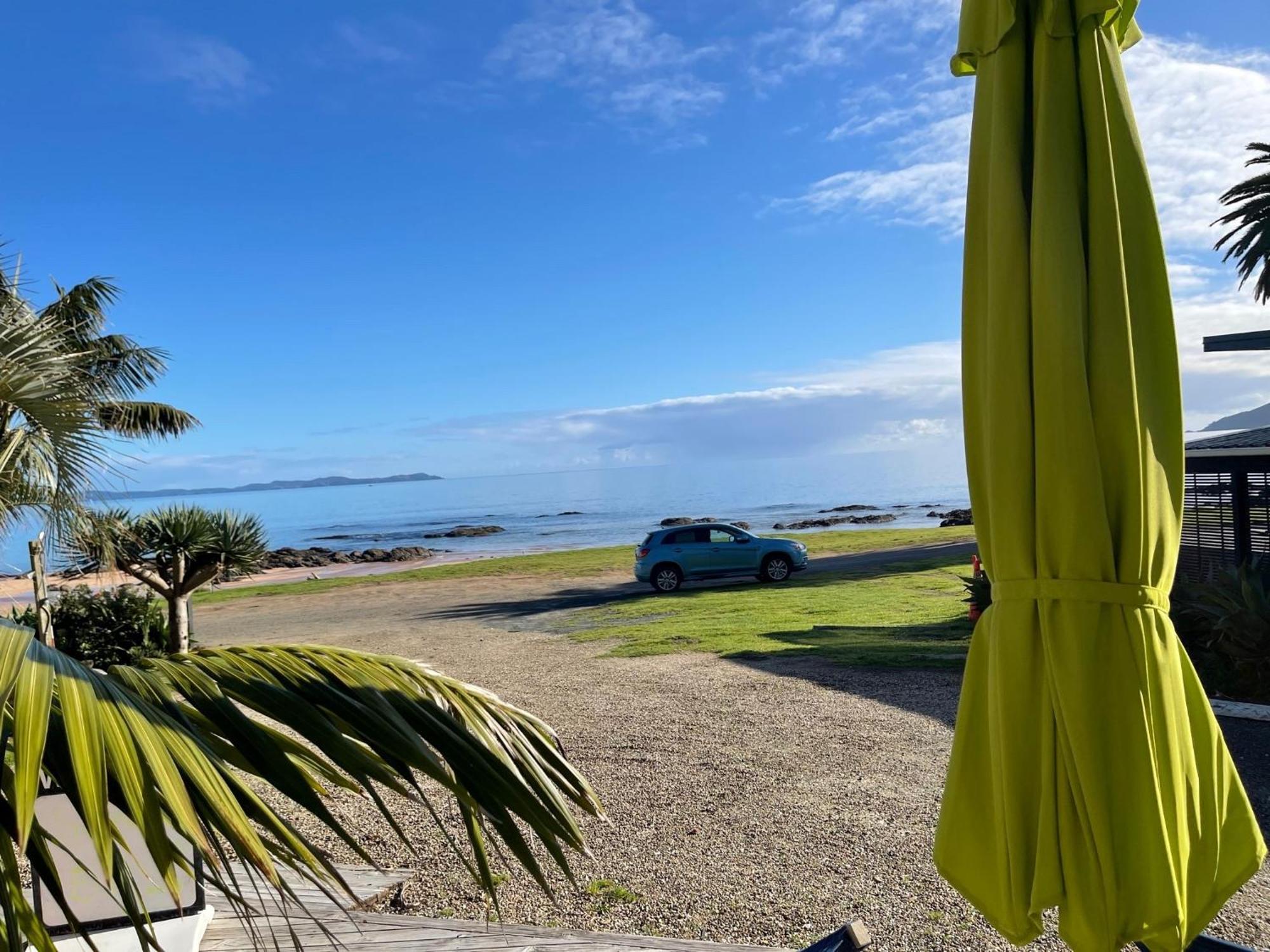 Driftwood Lodge Beachfront, Cable Bay, Northland Coopers Beach Exteriör bild