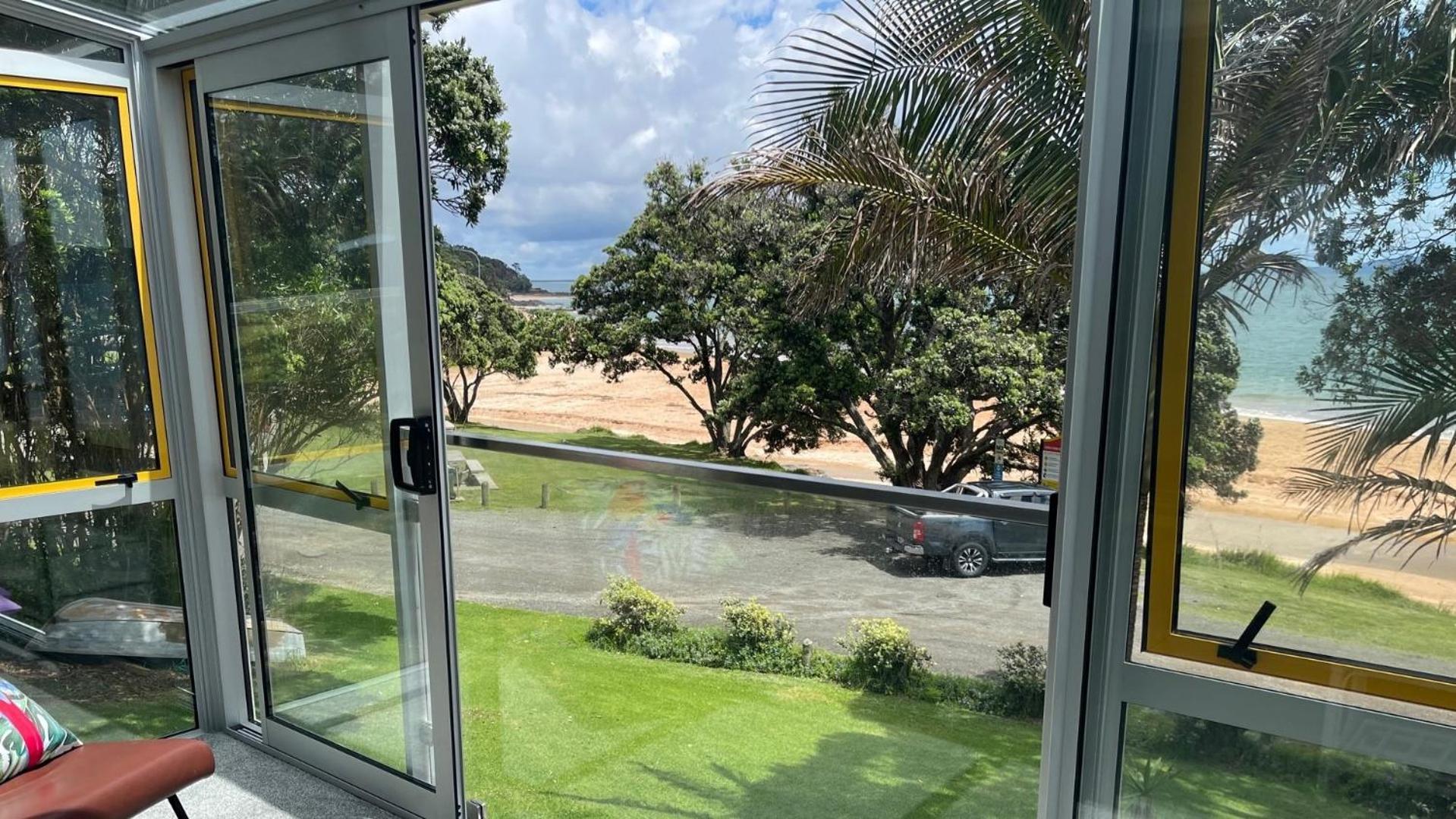 Driftwood Lodge Beachfront, Cable Bay, Northland Coopers Beach Exteriör bild